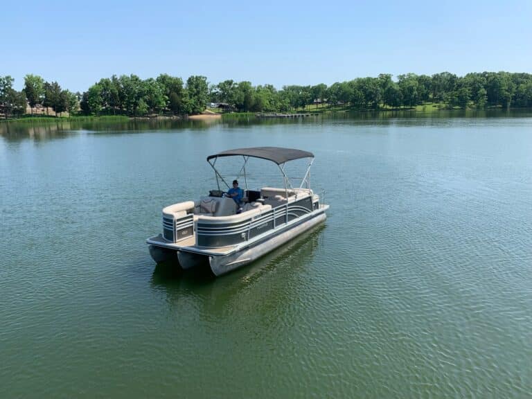 22' Luxury Tritoon